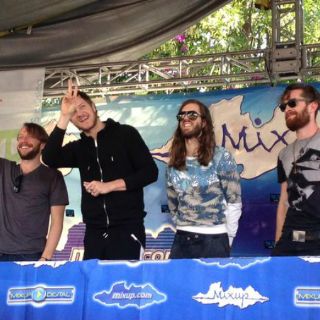 Imagine Dragons genera euforia en firma de autógrafos