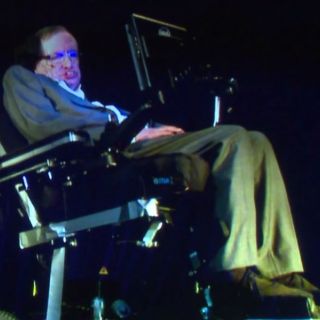Stephen Hawking revela 'teoría' sobre One Direction