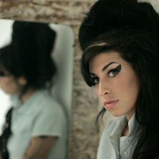 Familia de Winehouse rechaza documental