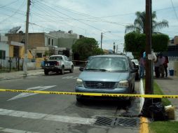 Unidades de la Policía de Zapopan llegaron al lugar tras recibir el reporte. EL INFORMADOR /