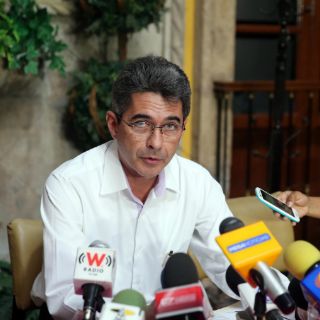 Ex director del Seguro Popular niega ser prófugo de la justicia