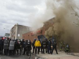 El último balance policial cifró en veintisiete los detenidos durante las protestas de hoy, además de 15 agentes de policía heridos. EFE /  M. Reynolds