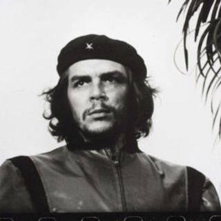 Fidel 'traicionó' al Che y le 'abandonó' en Bolivia, según periodista cubano