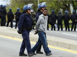El comisario de la Policía atribuye los altercados a ''estudiantes de secundaria'', que asaltaron negocios y provocaron incendios. AP / J. Magana