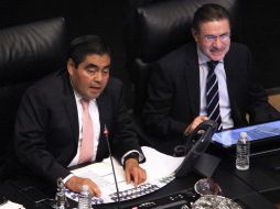 Miguel Barbosa (i), presidente de la Mesa Directiva del Senado. SUN / ARCHIVO