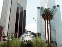 La BMV estuvo presionada por el comportamiento de las emisoras América Móvil y Cemex. NTX / ARCHIVO