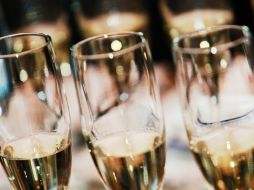 El tequila debe inhalarse por la nariz mientras mantienes el trago en la boca, para así conocer su sabor, cuerpo y consistencia. EL INFORMADOR / ARCHIVO