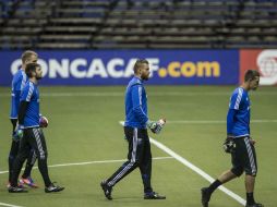 Evan Bush (derecha) dejará su lugar a alguno de los porteros suplentes del Impact, pues él está suspendido por acumulación de tarjetas. AFP / N. Kamm