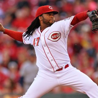 Johnny Cueto domina a los Cerveceros