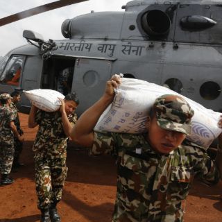 Ayuda llega por primera vez a zonas remotas de Nepal