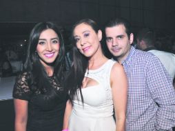 Buen humor. Estefanía Pinto Preciado, Gladys Ethel Salazar González y Diego Viudez Magaña.  /