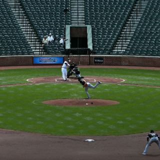 Orioles vencen a Medias Blancas a puerta cerrada