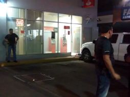 Personal de la Fiscalía llegó al sitio para levantar el cuerpo. EL INFORMADOR /