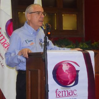 Martínez Mora busca trabajar con mujeres empresarias