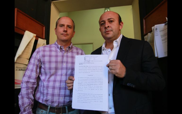 Marco Valerio (d) solicita ante el Congreso del Estado que Hernández sea investigado por supuesta red de corrupción. ESPECIAL / Movimiento Ciudadano