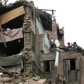 Número de muertos en Nepal supera los seis mil