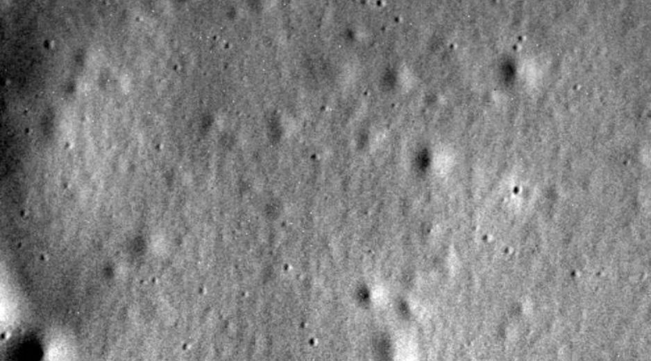 Esta es la última imagen que envió la sonda antes de estrellarse en el planeta. ESPECIAL / messenger.jhuapl.edu