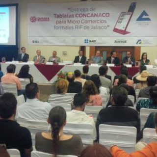 Impulsan a microempresarios tapatíos con tabletas electrónicas