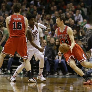 Chicago da paliza a Milwaukee y avanza a semifinales