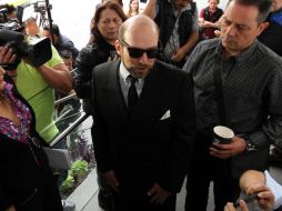 Iván Lipkies, hijo de la actriz mexicana María Elena Velasco, en la funeraria donde son velados los restos de su madre. SUN / C. Mejía