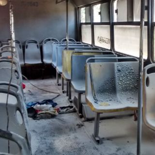 Un hombre prendió fuego al midibús sin avisar: chofer
