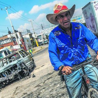 Viven día de asueto entre bloqueos y hechos violentos