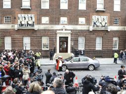 Se está en espera de que la Duquesa Catalina y la bebé sean dadas de alta en el transcurso del día. EFE / F. Arrizabalaga