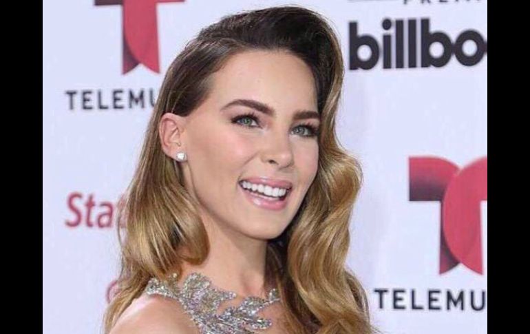 A juzgar por las imágenes y el video, la cantante ''robó'' más de una mirada en la alfombra roja. INSTAGRAM / belindapop