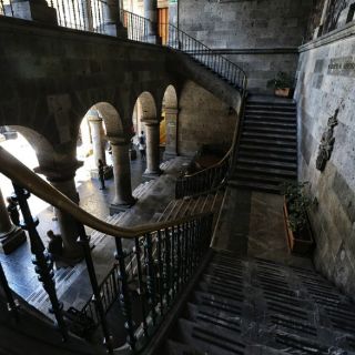 Guadalajara expide cheques por tres pesos