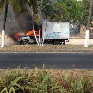 Reportan vehículos incendiados en Puerto Vallarta