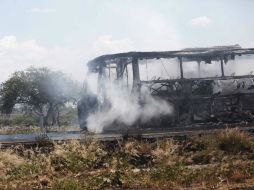 Ayer viernes también se incendiaron tres vehículos en las carreteras León- San Francisco y León-Lagos. AFP /