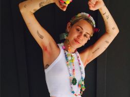 En la imagen se observa que las axilas de la cantante son color rosa. INSTAGRAM / mileycyrus