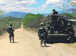 La brecha conocida como el camino a La Villa Vieja es custodiada por militares; a un kilómetro cayó el helicóptero militar Cougar. EL INFORMADOR /
