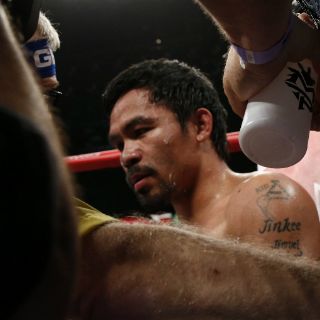 Pacquiao dice que lesión en el hombro le afectó