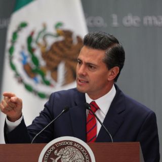 Peña Nieto felicita a trabajadores de la construcción y periodistas