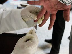 Esta prueba es un indicador de alteraciones de la próstata y consiste en la extracción de unas gotas de sangre del dedo de la mano. EL INFORMADOR / ARCHIVO