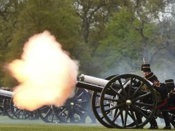 Antes de la salva de las Tropas del Rey, la banda de la Real Artillería interpretó el tema 'Isn't she lovely?' de Stevie Wonder. EFE / A. Raian