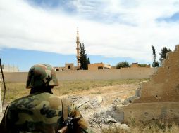 Un soldado sirio cuida su área en Damasco. EFE / Sana/Handout