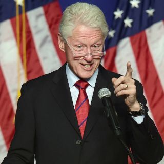 Bill Clinton niega que su fundación influenciara al Gobierno