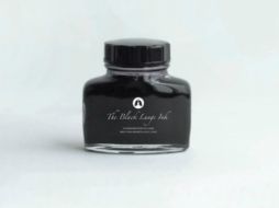 La Facultad de Medicina de la Universidad de Chalalongkorn extrajo una sustancia negra de los pulmones y la convirtió en tinta. ESPECIAL / Vimeo.com