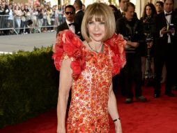 La anfitriona de la gala mostró un aire de porcelana en el corte y brillo con prácticamente un jardín de rosas por hombreras. EFE / J. Lane