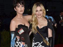 Madonna, de Moschino, patrocinando su disco, apareció a juego con Katy Perry. EFE / J. Lane