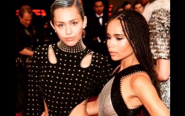 Las dos jóvenes acudieron juntas a la gala del Met. TWITTER / @ZoeKravitz