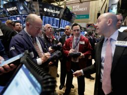 El Nasdaq dominado por valores tecnológicos pierde 77.60 puntos. AP / ARCHIVO