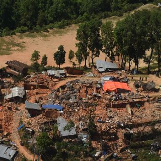 Recuperan 60 cadáveres tras alud por el sismo en Nepal