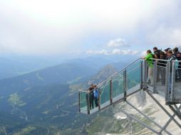 Aunque la vista es abrumadora, la estructura de cristal está preparada contra viento y marea para terromotos o tifones. ESPECIAL / cq.xinhuanet.com