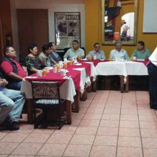 Alfonso Petersen promete regular el ambulantaje