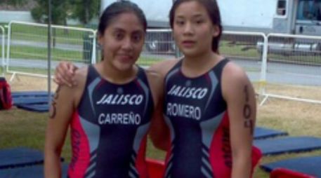 Adriana Isaura Carreño Cruz y Jessica Gabriela Romero Tinoco hicieron el 1-2 para Jalisco en la categoría 16-19 año de acuatlón. TWITTER / @CODEJALISCO
