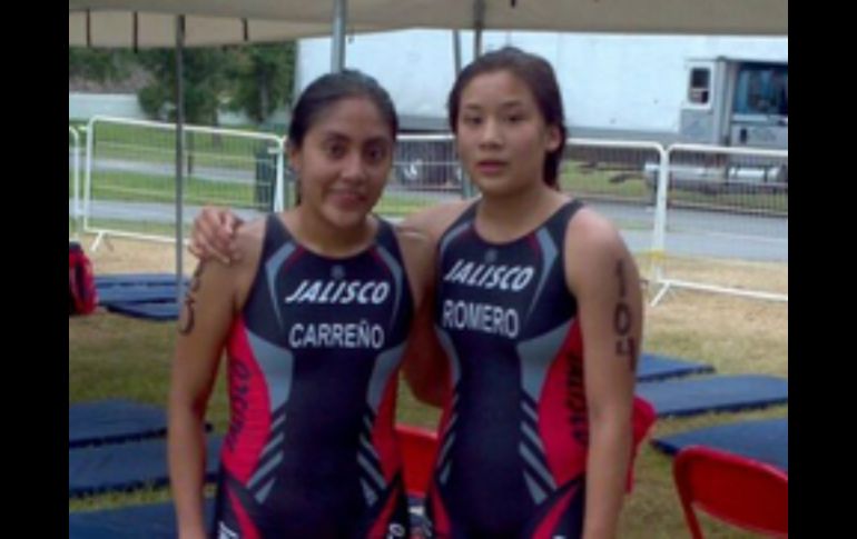 Adriana Isaura Carreño Cruz y Jessica Gabriela Romero Tinoco hicieron el 1-2 para Jalisco en la categoría 16-19 año de acuatlón. TWITTER / @CODEJALISCO