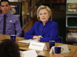 Clinton está a favor de crear condiciones para que los indocumentados tengan derecho a la ciudadania. AP /